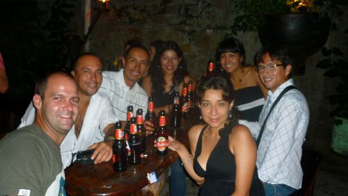 Amigos peruanos que fiz no Relic Bar