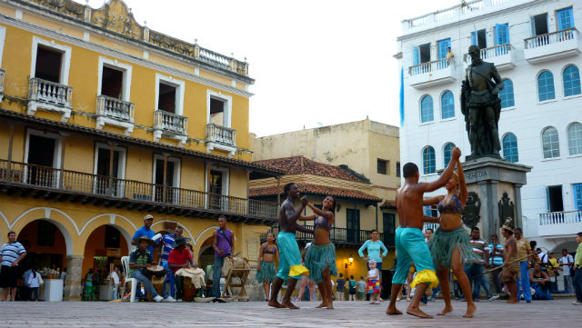 Dançarinos colombianos em Cartagena (Foto: Esse Mundo É Nosso)