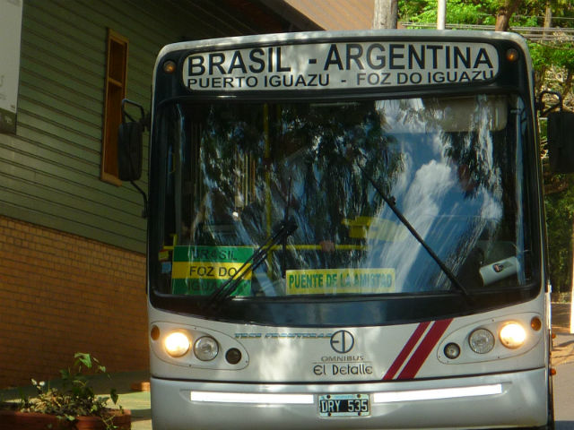 Ônibus de Foz do Iguaçu para a Argentina (Foto: Esse Mundo É Nosso)