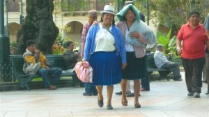 Cholas no Parque Abdón Calderón - Cuenca, Equador (Foto: Esse Mundo É Nosso)