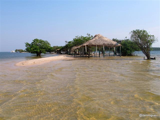 Ilha do Amor ainda parcialmente coberta de água
