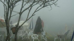 Neblina em Lavras Novas, Minas Gerais (Foto: Cissa Carvalho)