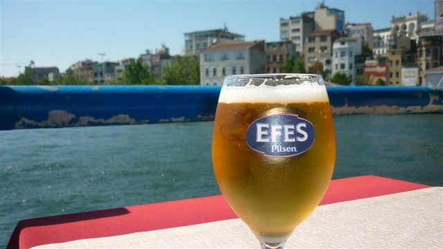 Cerveja Efes (Foto: Esse Mundo É Nosso)
