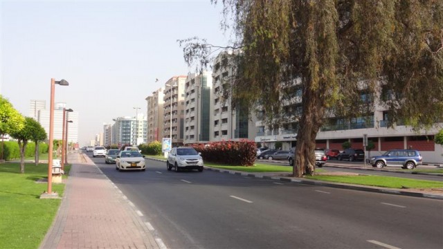 Hospedagem econômica em Dubai - Rua do Hotel (Foto: Esse Mundo É Nosso)