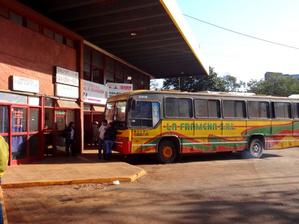 Viajar de ônibus no Paraguai é teste de paciência (Foto: Esse Mundo é Nosso)