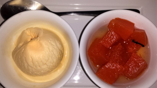 Compota morna de abóbora com sorvete de coalhada - Ghee Restaurante (Foto: Esse Mundo É Nosso)