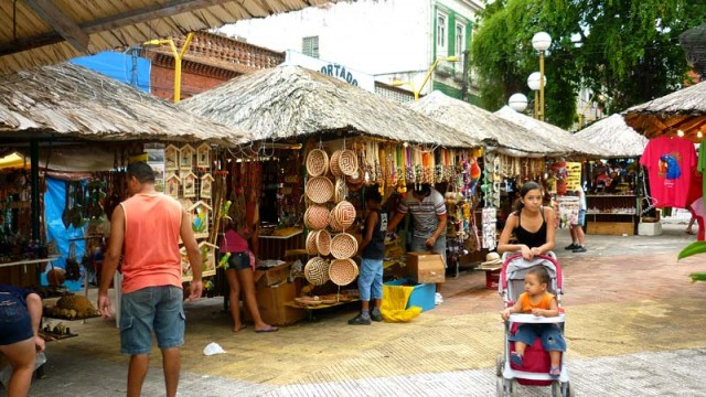 Praça Tenreiro Aranha - Artesanato em Manaus (Foto: Esse Mundo É Nosso)