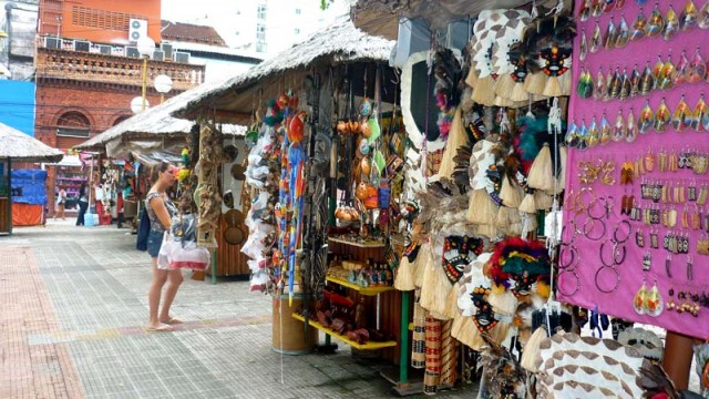 Praça Tenreiro Aranha - Artesanato em Manaus (Foto: Esse Mundo É Nosso)