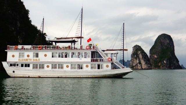 Barco em Halong Bay (Foto: Esse Mundo É Nosso)
