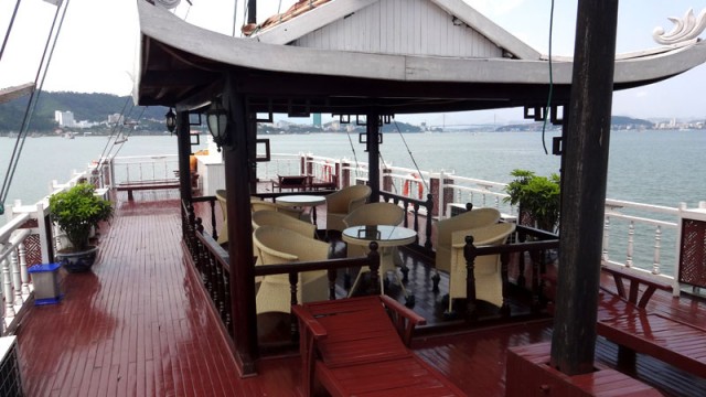 Barco em Halong Bay, Vietnã (Foto: Esse Mundo É Nosso)