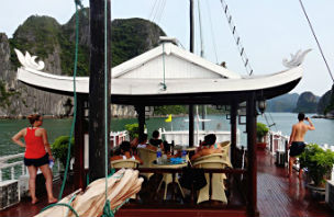 Barco em Halong Bay (Foto: Esse Mundo É Nosso)