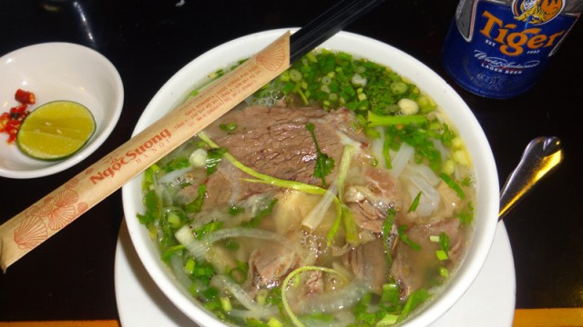 O incrível Phở, comida típica do Vietnã (Foto: Esse Mundo É Nosso)