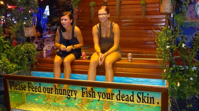 Fish massage em Siem Reap, Camboja (Foto: Esse Mundo É Nosso)