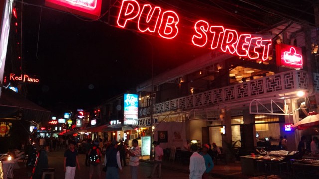 Pub Street em Siem Reap, Camboja (Foto: Esse Mundo É Nosso)