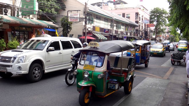 Tuk tuk na Khaosan Road, Bangkok (Foto: Esse Mundo É Nosso)