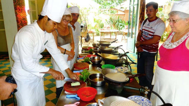 Aula de culinárian o Camboja (Foto: Esse Mundo É Nosso)