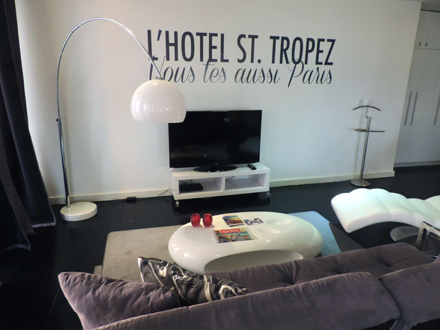 Quarto do Saint Tropez Apartments & Suites