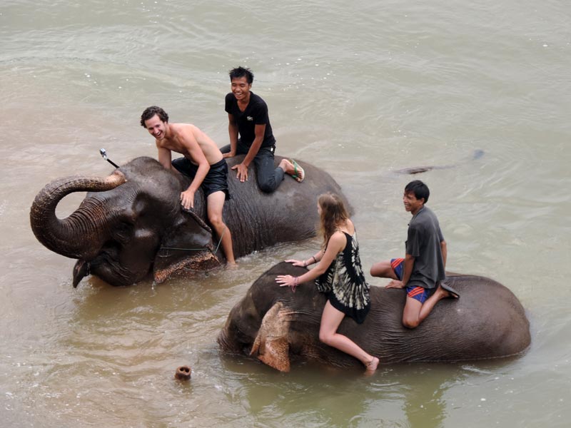 Andar de elefante no Laos (Foto: Esse Mundo É Nosso)