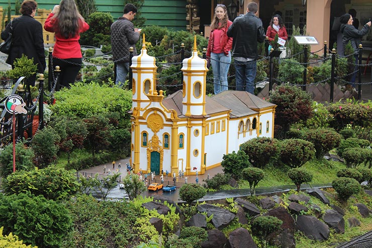 Gramado e Canela: Réplica de igreja de Ouro Preto no Mini Mundo (Foto: Esse Mundo é Nosso)