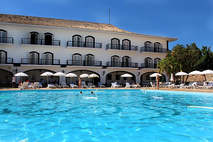 Hotéis Fazenda em SP: Piscina e área externa do San Raphael Country Hotel, em Itu (Foto: Esse Mundo é Nosso)