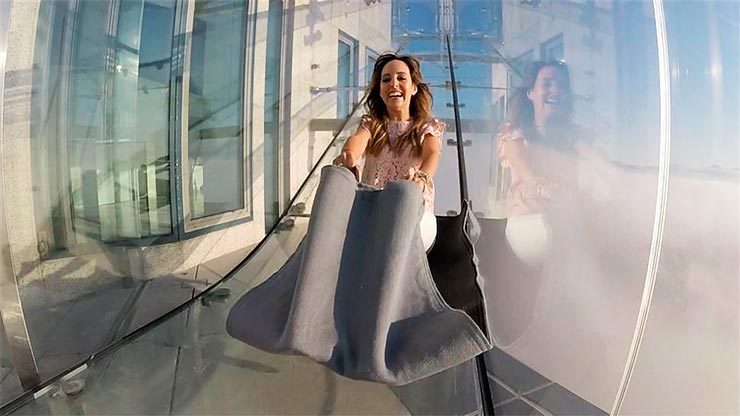 Tobogã de vidro do Skyslide Los Angeles (Foto: Reprodução de vídeo/NBC Today)