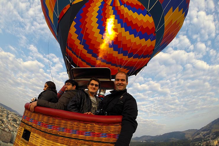 Adolfo Nomelini e Rafael Carvalho durante Passeio de balão em São Lourenço