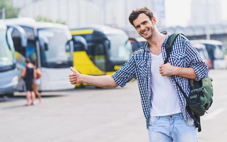 Jovens podem viajar de ônibus de graça pelo Brasil (Foto via Shutterstock)