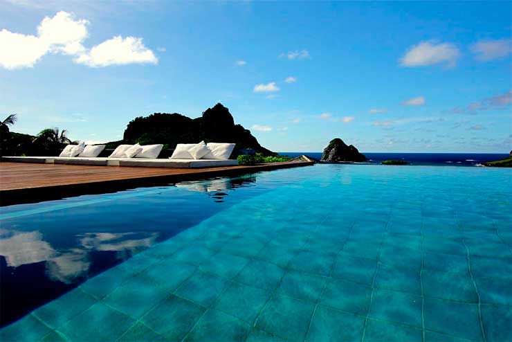 Piscina da Pousada Maravilha em Fernando de Noronha (Foto: Reprodução/Booking)