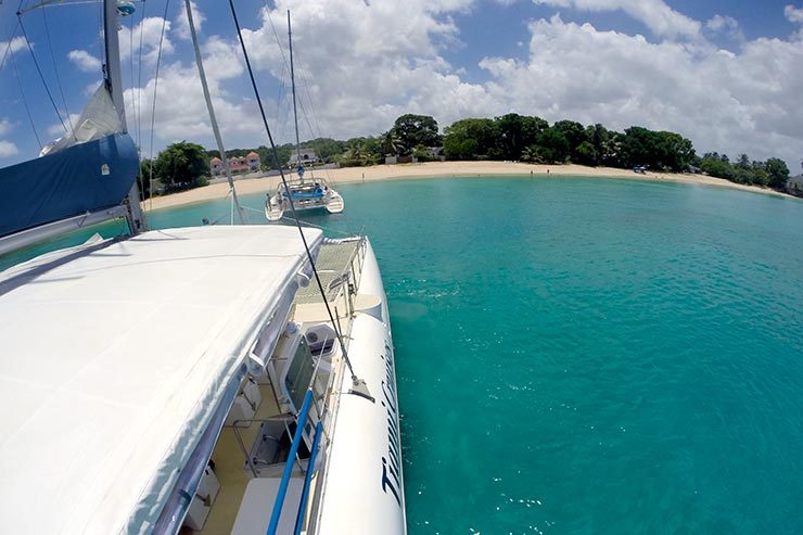 Passeio de catamarã em Barbados, Caribe (Foto: Esse Mundo É Nosso)