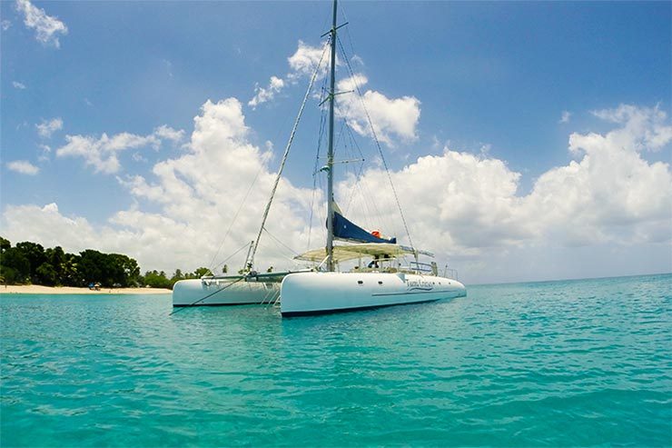 Passeio de catamarã em Barbados, Caribe (Foto: Esse Mundo É Nosso)