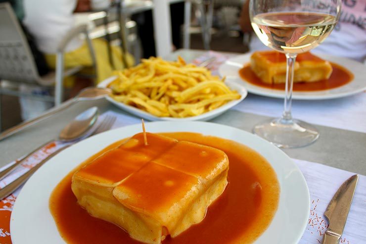 Francesinha, prato de Portugal: Onde comer (Foto: Esse Mundo É Nosso)