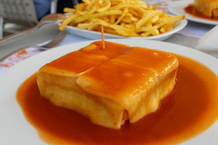 Francesinha, prato de Portugal: Onde comer (Foto: Esse Mundo É Nosso)