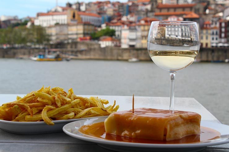 Francesinha, prato de Portugal: Onde comer (Foto: Esse Mundo É Nosso)