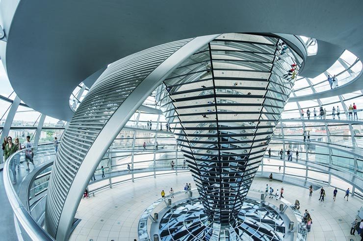 Mirantes em Berlim: Reichstag (Foto via Shutterstock)