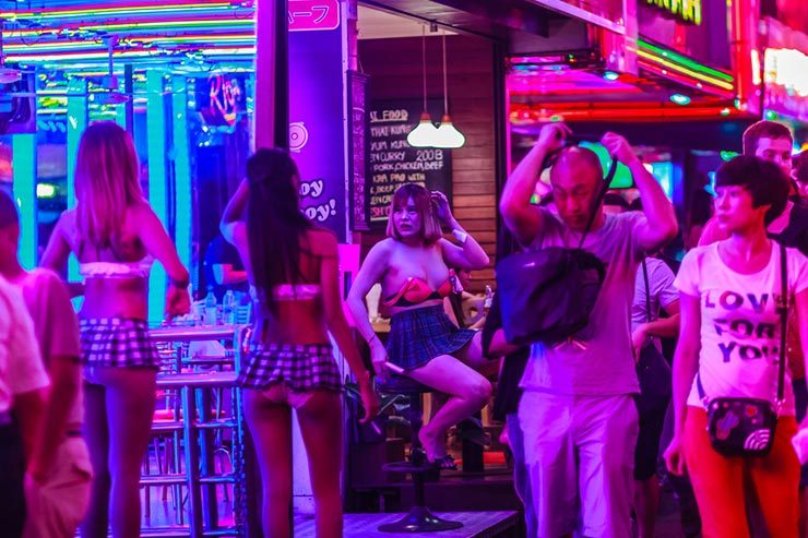 Soi Cowboy em Bangkok (Foto via Shutterstock)