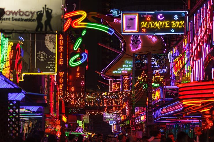 Soi Cowboy em Bangkok (Foto via Shutterstock)