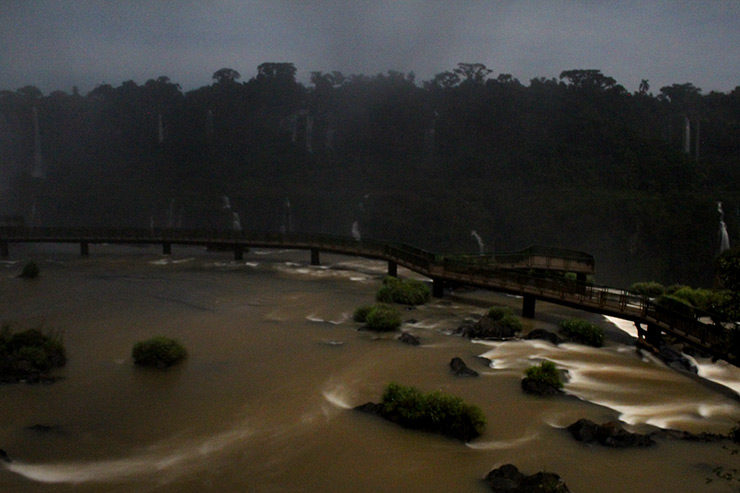 Cataratas do Iguaçu à noite: Visitação Noturna (Foto: Esse Mundo É Nosso)