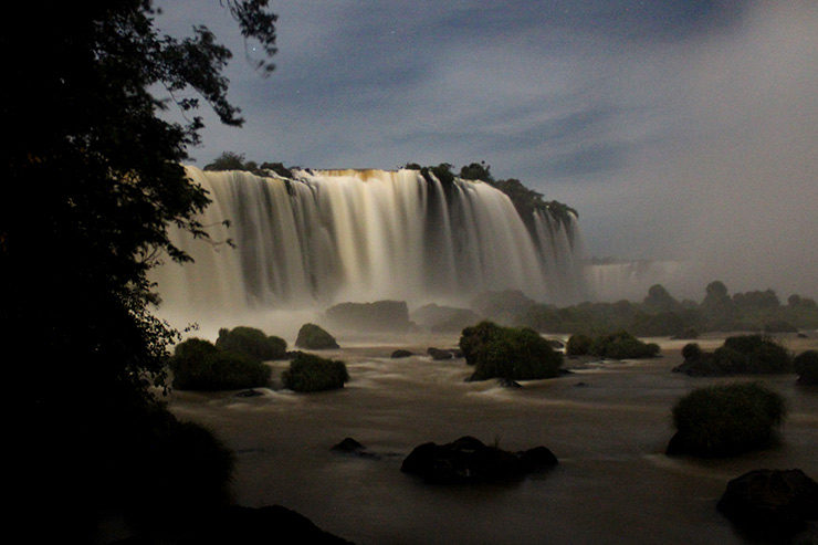 Cataratas do Iguaçu à noite: Visitação Noturna (Foto: Esse Mundo É Nosso)