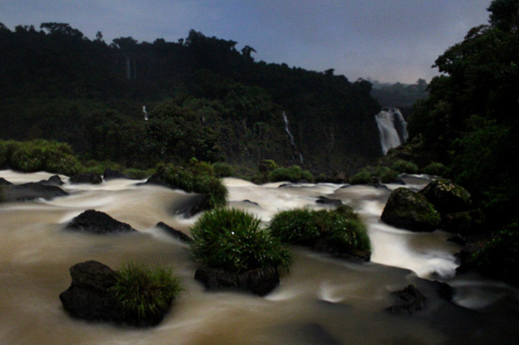 Cataratas do Iguaçu à noite: Visitação Noturna (Foto: Esse Mundo É Nosso)