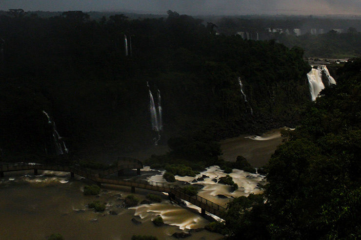 Cataratas do Iguaçu à noite: Visitação Noturna (Foto: Esse Mundo É Nosso)
