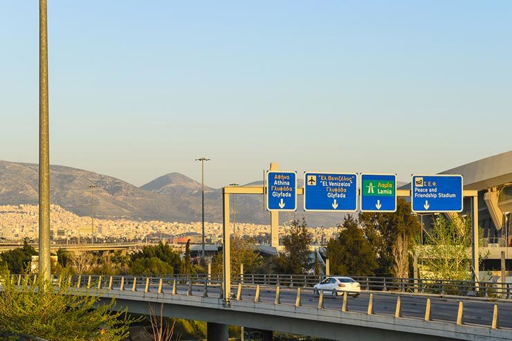 Como ir do aeroporto de Atenas ao centro (Foto via Shutterstock)