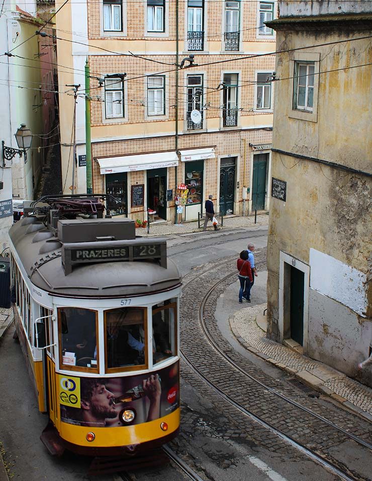 O que fazer em Lisboa com chuva: Elétrico 28 (Foto: Esse Mundo É Nosso)