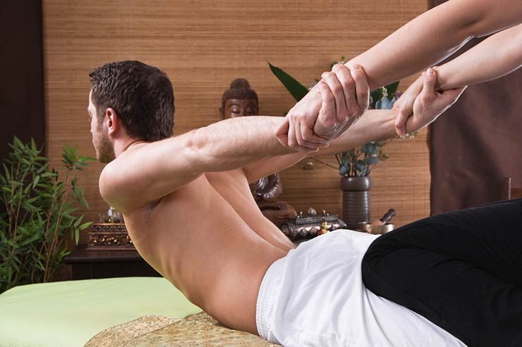 Massagem Tailandesa (Foto via Shutterstock)