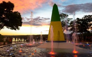 Marco das Três Fronteiras no pôr do sol (Foto: Divulgação)