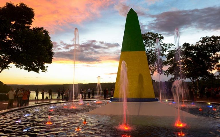 Marco das Três Fronteiras no pôr do sol (Foto: Divulgação)