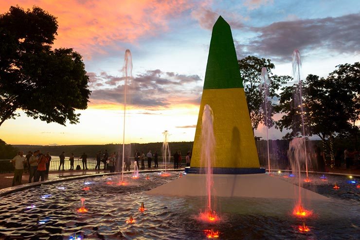 Marco das Três Fronteiras no pôr do sol (Foto: Divulgação)