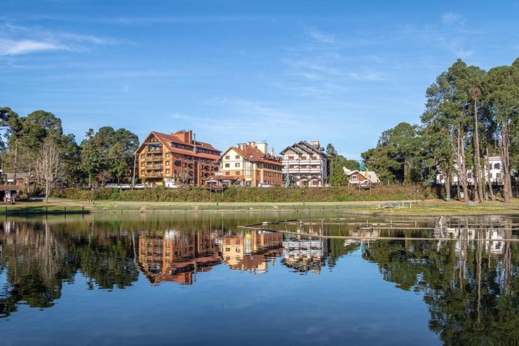 Quando ir pra Gramado e Canela: Lago Joaquina Rita Bier em Gramado (Foto via Shutterstock)