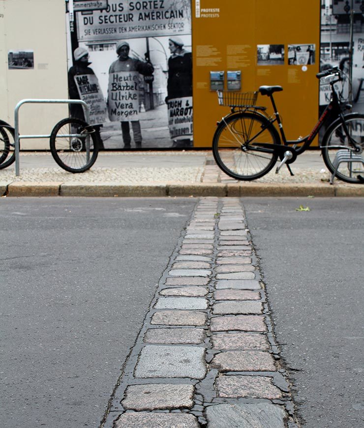 Onde ver o Muro de Berlim - Checkpoint Charlie (Foto: Esse Mundo É Nosso)