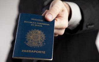 Passaporte de Emergência: Como tirar (Foto via Shutterstock)