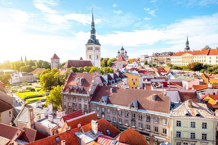 Melhores destinos pra viajar em 2018 - Tallin, Estônia (Foto via Shutterstock)